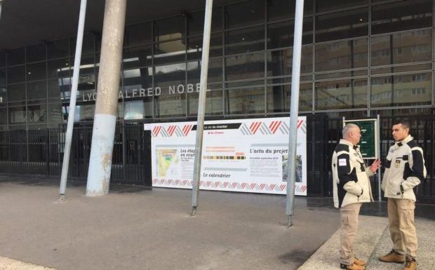 Clichy-sous-Bois (93) : une dizaine de jeunes armés de couteaux, de barres de fer et d’une machette font irruption dans un lycée