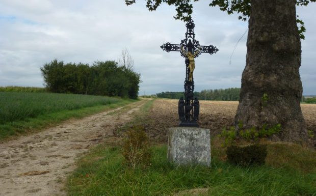 Patrimoine : face à l’indifférence quasi générale, des associations tentent de sauver les croix et les calvaires