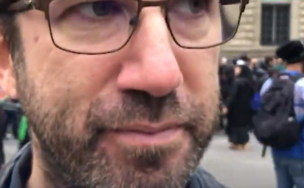 Christophe Naudin (survivant du Bataclan) : ‘la dernière fois que j’ai entendu « Allah Akbar », c’était suivi de détonations de Kalashnikov »