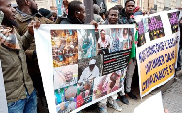 Paris : manifestation devant l’ambassade d’Arabie Saoudite contre un imam malien qui autorise l’esclavage au nom du coran
