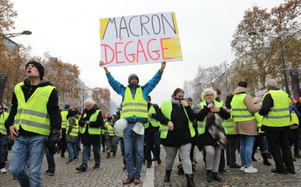 « Gilets jaunes », un an après : «Les réponses policières et judiciaires extrêmement dissuasives ont été la cause principale de démobilisation»