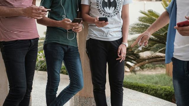 Etats-Unis : des élèves déprimés renvoyés par erreur vers le téléphone rose