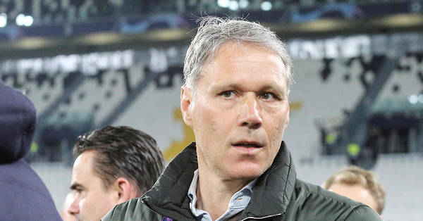 Pays-Bas : une légende du football choque en prononçant un salut nazi