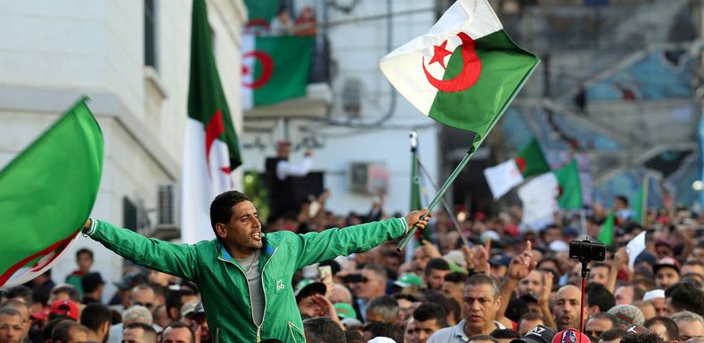 Algérie: pour le 1er novembre, une immense foule attendue à Alger contre le «système»