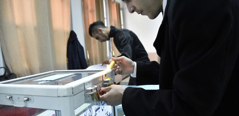 Algérie : cinq candidats provisoirement retenus pour un scrutin présidentiel très contesté