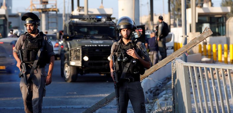 Une garde-frontière israélienne tire une balle en caoutchouc dans le dos d’un Palestinien (VIDEO)