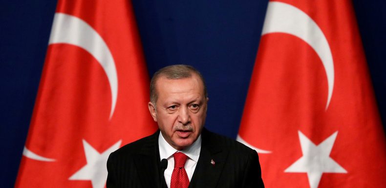 A Budapest, Erdogan menace une nouvelle fois d’«ouvrir les portes» de l’Europe aux migrants