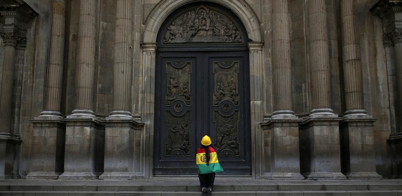 «Coup d’Etat», prise d’otages, incendies et démissions : que se passe-t-il en Bolivie ?