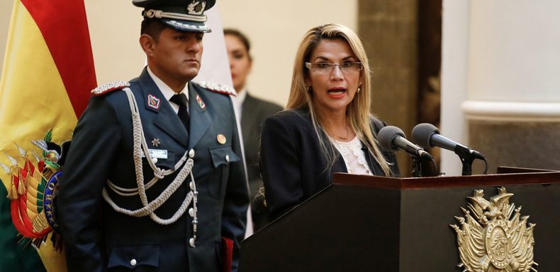 Bolivie : la présidente autoproclamée affirme que Morales ne pourra pas se présenter aux élections