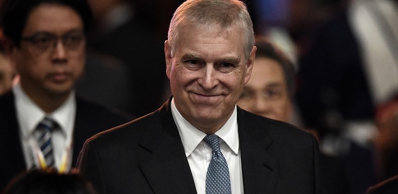 Pizza et soirée avec les enfants : le prince Andrew donne son alibi dans l’affaire Epstein