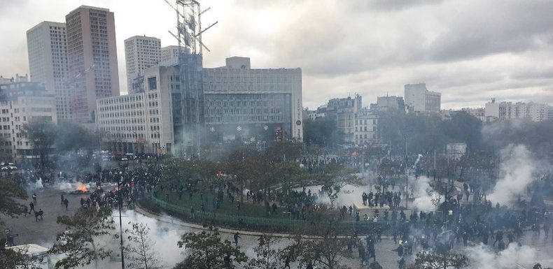 «Ultras jaunes», préfet, extrême-gauche ? Les politiques divisés sur les violences place d’Italie