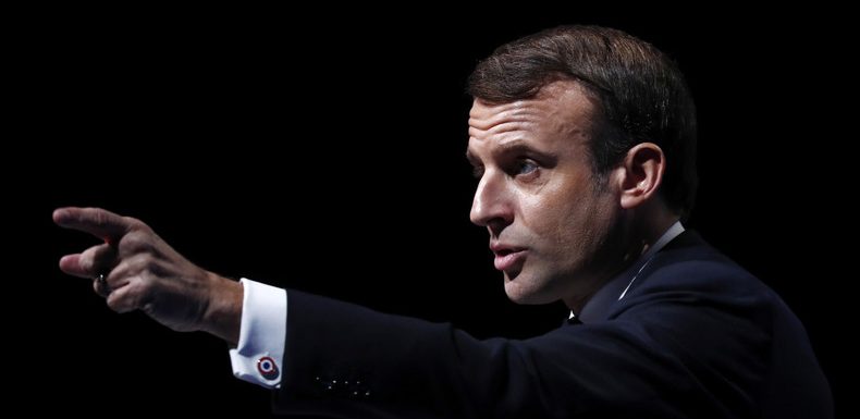 Devant les maires de France, Emmanuel Macron prend position sur le communautarisme