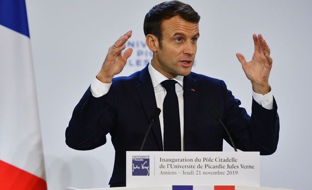 Macron reconnaît traîner la baisse des APL « comme un boulet »