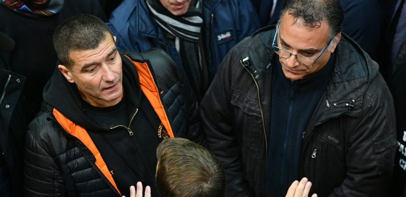 A Amiens, Emmanuel Macron sèchement reçu par d&rsquo;anciens salariés de Whirlpool