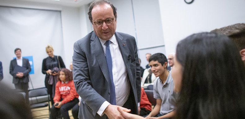 Pour répondre à la «crise de la représentation», Hollande plaide pour la décentralisation