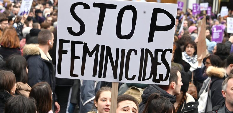 #NousToutes : des milliers de personnes manifestent contre les violences faites aux femmes (IMAGES)