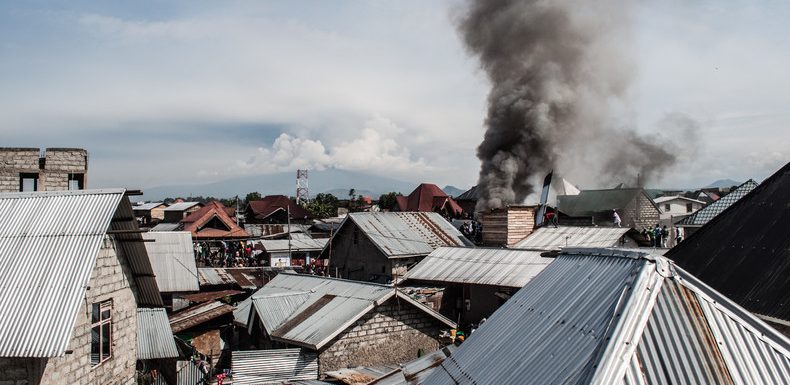 RDC : un avion s&rsquo;écrase dans un quartier résidentiel de Goma, au moins 23 morts (VIDEO)