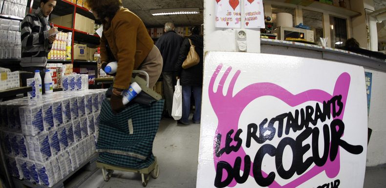 Les Restos du cœur assument de refuser une bénévole parce que voilée