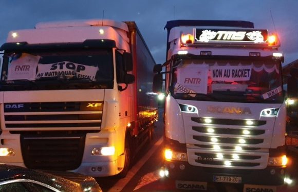 Des routiers mettent en place des barrages filtrants entre la France et la Belgique