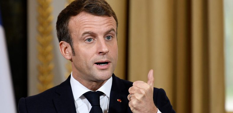 Emmanuel Macron ne voit pas la Russie comme un «ennemi», mais veut un dialogue «exigeant» avec elle