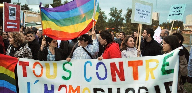 La vague de tweets sur Noisiel témoigne-t-elle d’une homophobie propre aux banlieues ?