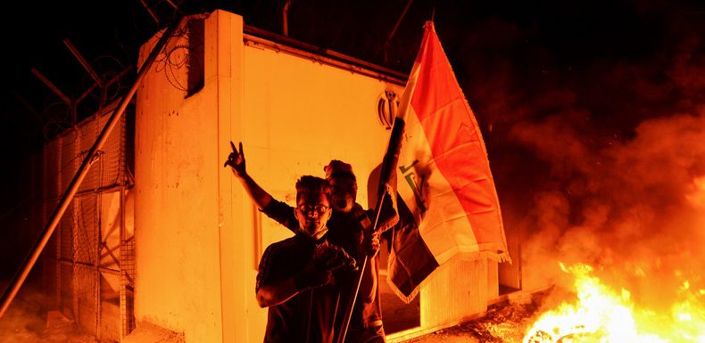 Irak : plusieurs centaines de manifestants incendient un consulat iranien