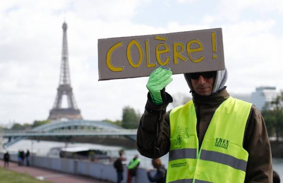 EN IMAGES. La crise des « gilets jaunes » en dix dates Boursorama avec AFP Services•14/11/2019 à 14:19