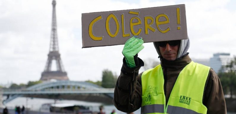 EN IMAGES. La crise des « gilets jaunes » en dix dates Boursorama avec AFP Services•14/11/2019 à 14:19