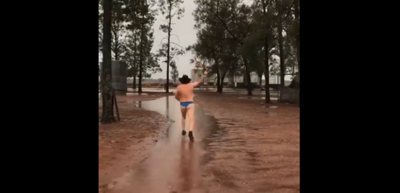 VIDÉO – Australie : des scènes de joie incroyables pour fêter le retour de la pluie