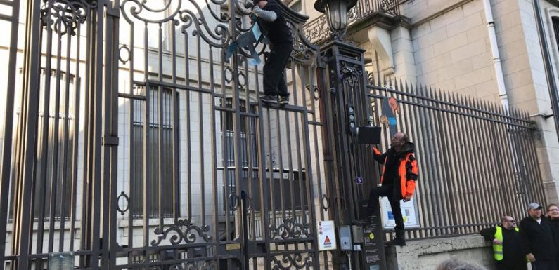 500 personnes dans les rues de Grenoble pour le premier anniversaire des gilets jaunes