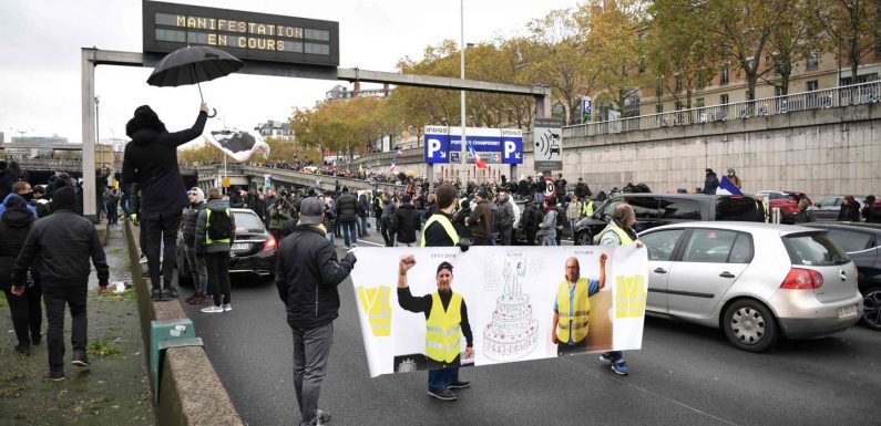 Les « gilets jaunes » veulent rallumer la flamme, un an après leurs débuts