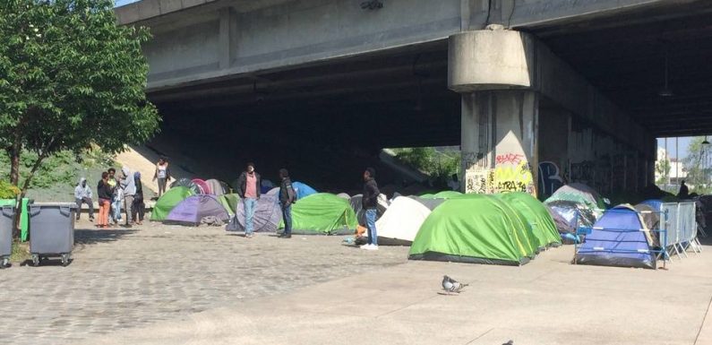 Paris: L’évacuation du camp de migrants de la porte d’Aubervilliers reportée faute de policiers
