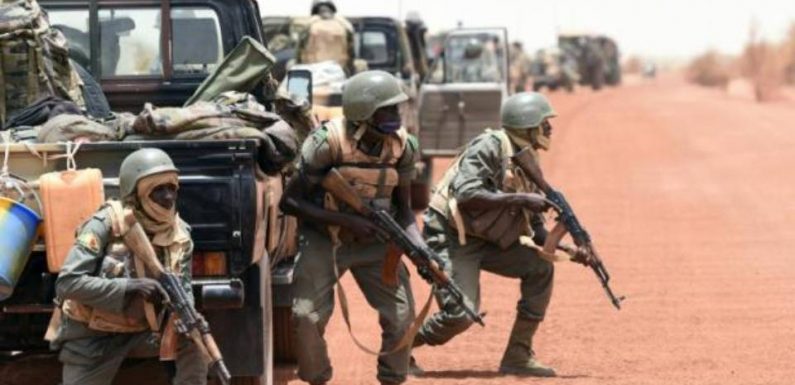 Mali: Une attaque terroriste contre des militaires fait 54 morts