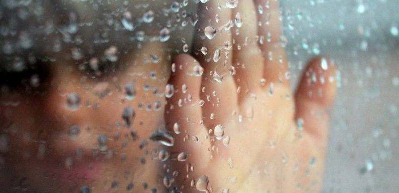 Flaques d’eau, parapluie et bottes en caoutchouc… Envoyez-nous vos plus belles photos sous la pluie