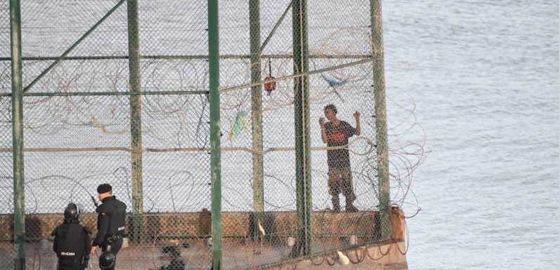 Espagne : Un fourgon fonce dans l’enclave de Ceuta avec 50 migrants à bord