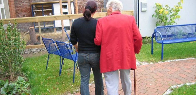 Aidants familiaux : Quatre millions de Français s’occupent d’un senior au quotidien