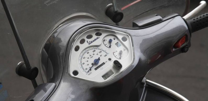 Paris: Le stationnement des deux-roues motorisés reste gratuit, pour l’instant