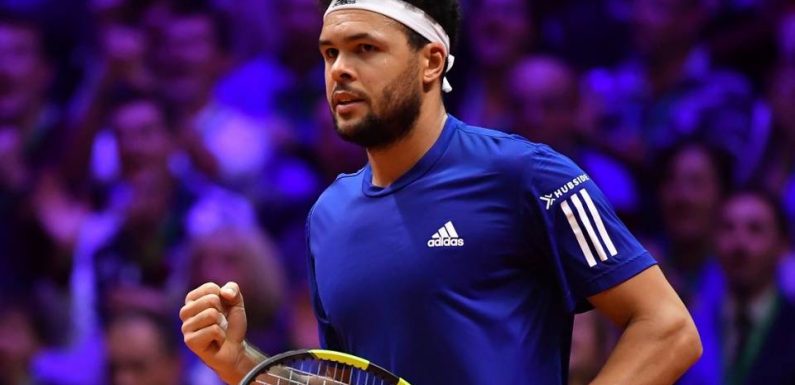 France-Japon / Coupe Davis (en bois) EN DIRECT. Tsonga fait danser Uchiyama dans une ambiance de corrida (mais une corrida à huis-clos)