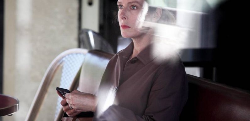 « Chanson douce »: « Jouer une femme parfaite, qui sent bon et qui a toujours raison » n’intéresse pas Karine Viard