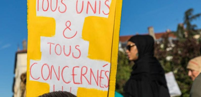 Marche contre l’islamophobie : « Vivre ensemble, c’est urgent » disent les manifestants dans le cortège parisien