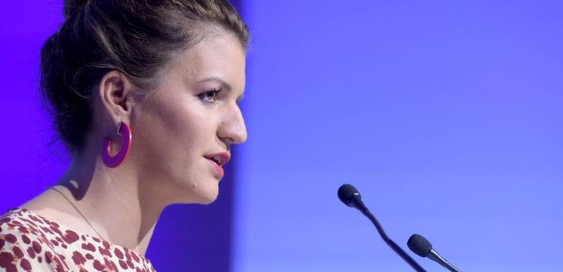 Féminicides : « Je pense que la société française est profondément sexiste », affirme Marlène Schiappa
