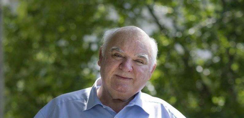 Un an des « Gilets jaunes » : « La politique a soigneusement évité le jaune pour sa symbolique négative », souligne l’historien Michel Pastoureau
