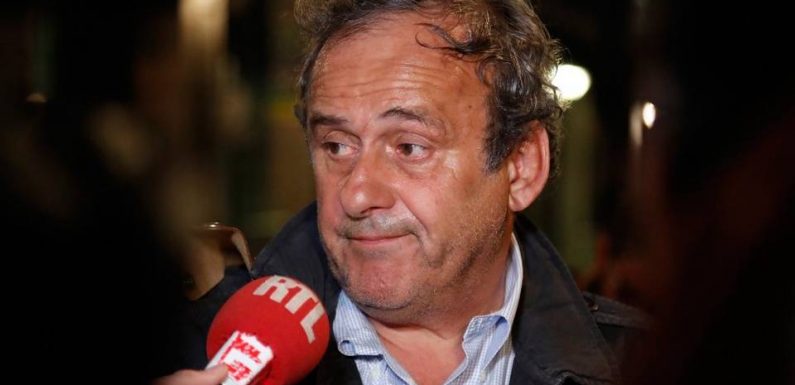 « Je vais m’évanouir »… Michel Platini très ému en écoutant un (très) chaleureux message d’Emmanuel Macron