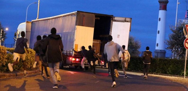 Migrants : 25 personnes découvertes dans un conteneur réfrigéré sur un ferry vers la Grande-Bretagne