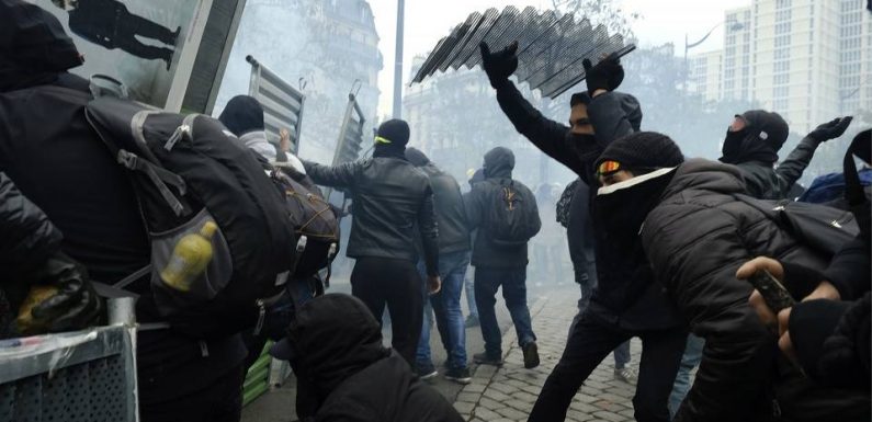 « Gilets jaunes » : Le manifestant blessé samedi à Paris a perdu l’usage d’un œil, selon sa compagne