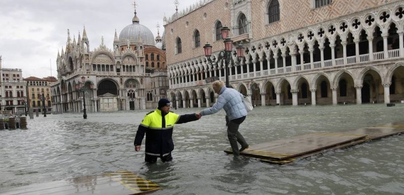 Italie: Léger répit pour Venise sous les eaux, Florence et Pise en alerte