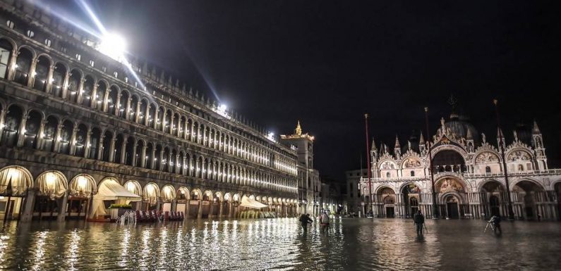 Italie : Venise sous les eaux après une marée historique