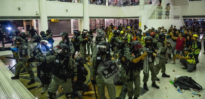 Hong Kong : Une attaque au couteau en pleine manifestation fait cinq blessés