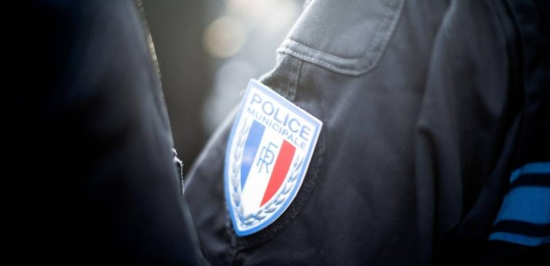 Diffusion de vidéos d’un homme empalé: Deux policiers seront jugés en avril