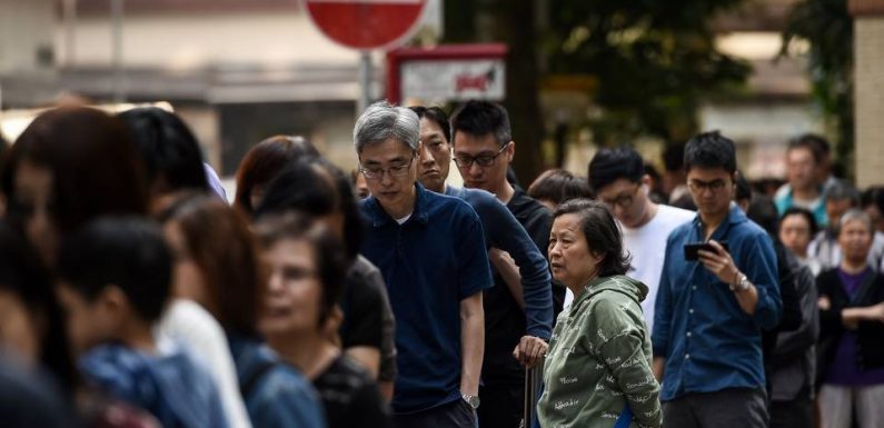 Hong Kong : Les manifestants prodémocratie se rendent en masse aux urnes
